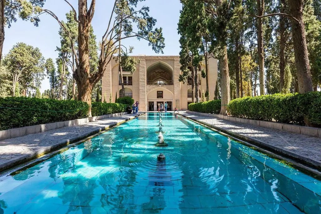 آب در معماری